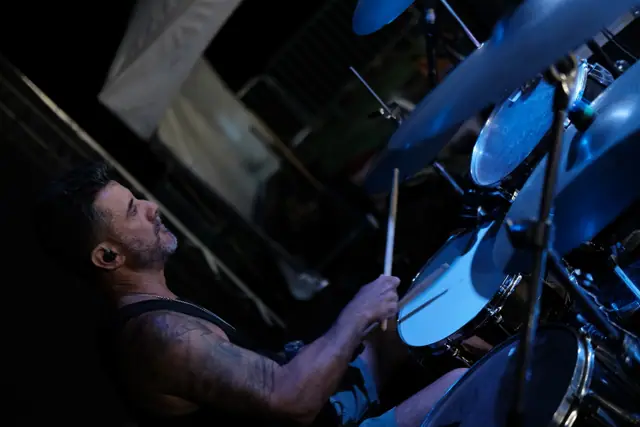 Baterista da ZYD visto de cima da bateria