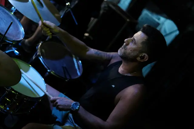 Baterista da ZYD em close