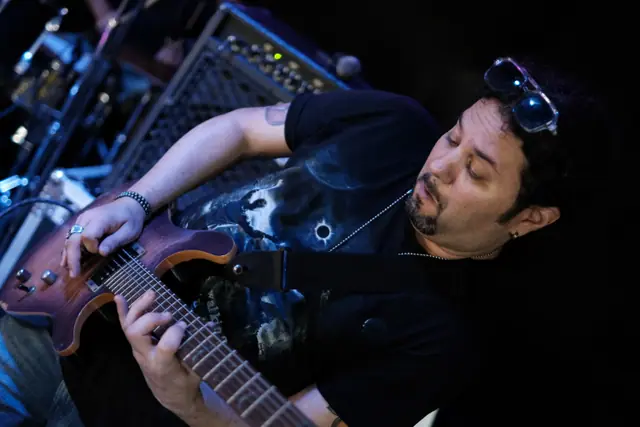 Guitarrista da ZYD em close